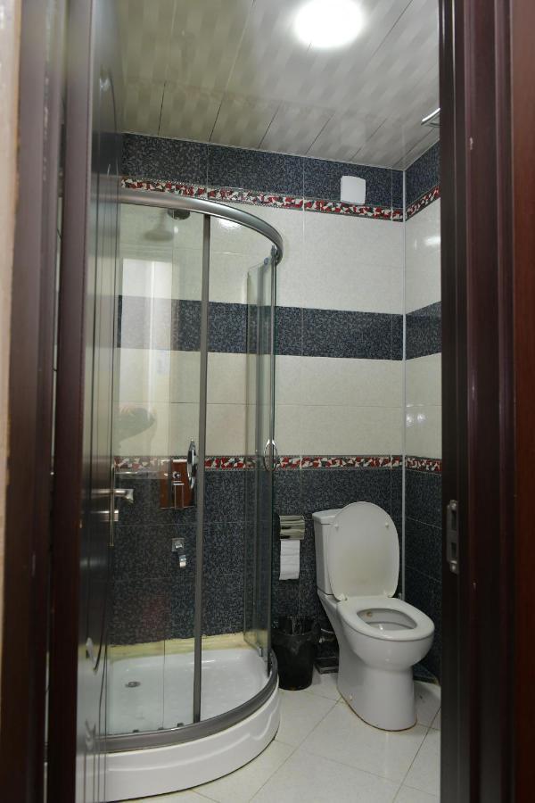 Antika Hotel บาทูมิ ภายนอก รูปภาพ