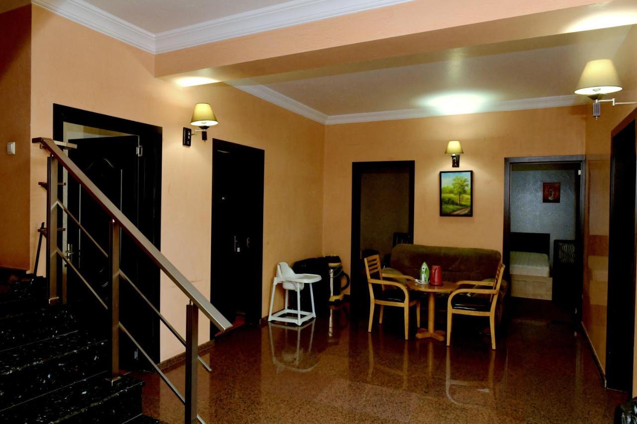 Antika Hotel บาทูมิ ภายนอก รูปภาพ