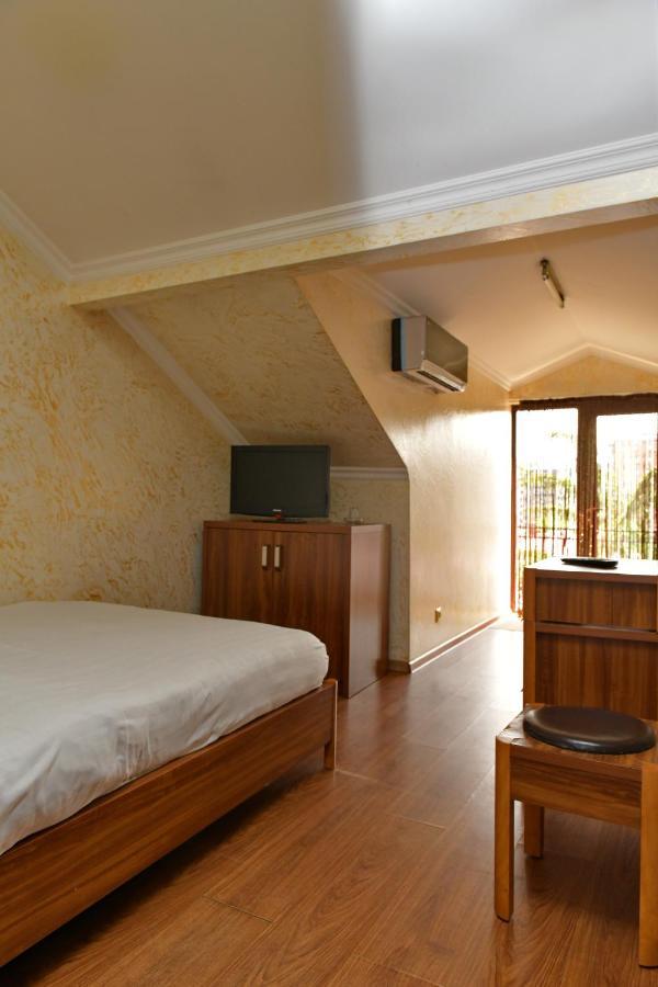 Antika Hotel บาทูมิ ภายนอก รูปภาพ