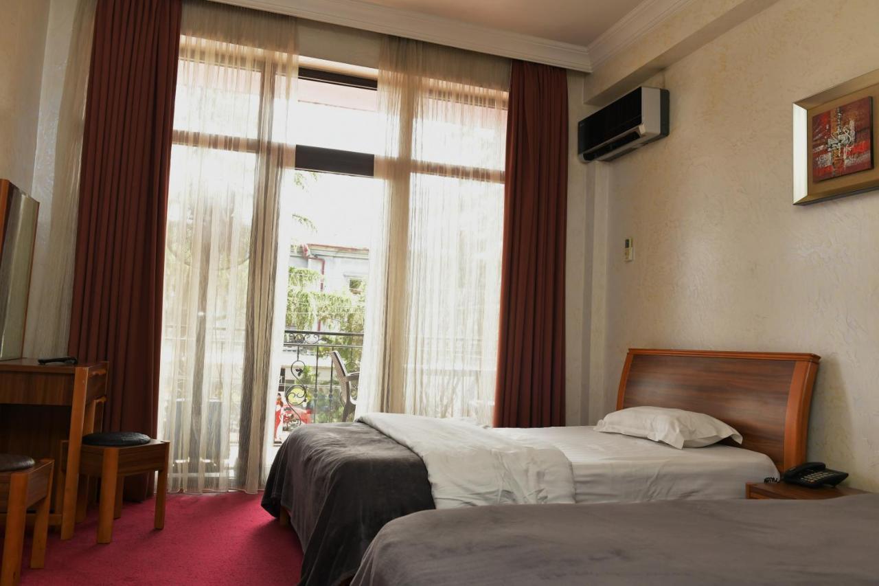 Antika Hotel บาทูมิ ภายนอก รูปภาพ