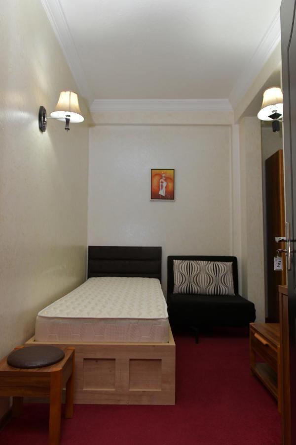 Antika Hotel บาทูมิ ภายนอก รูปภาพ