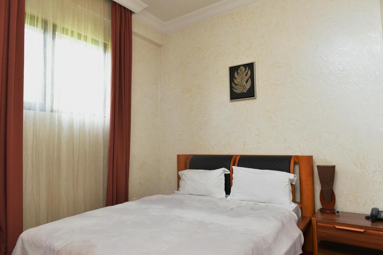 Antika Hotel บาทูมิ ภายนอก รูปภาพ