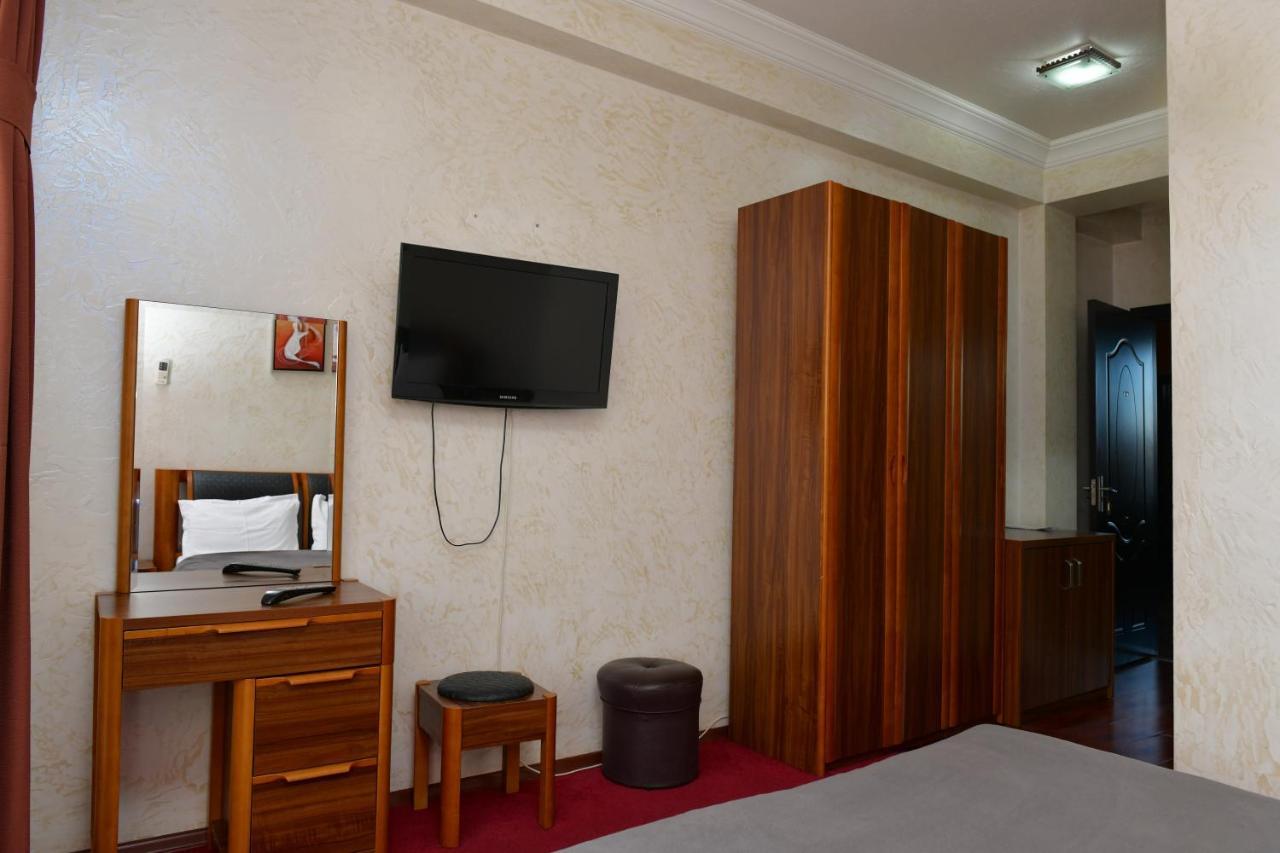 Antika Hotel บาทูมิ ภายนอก รูปภาพ