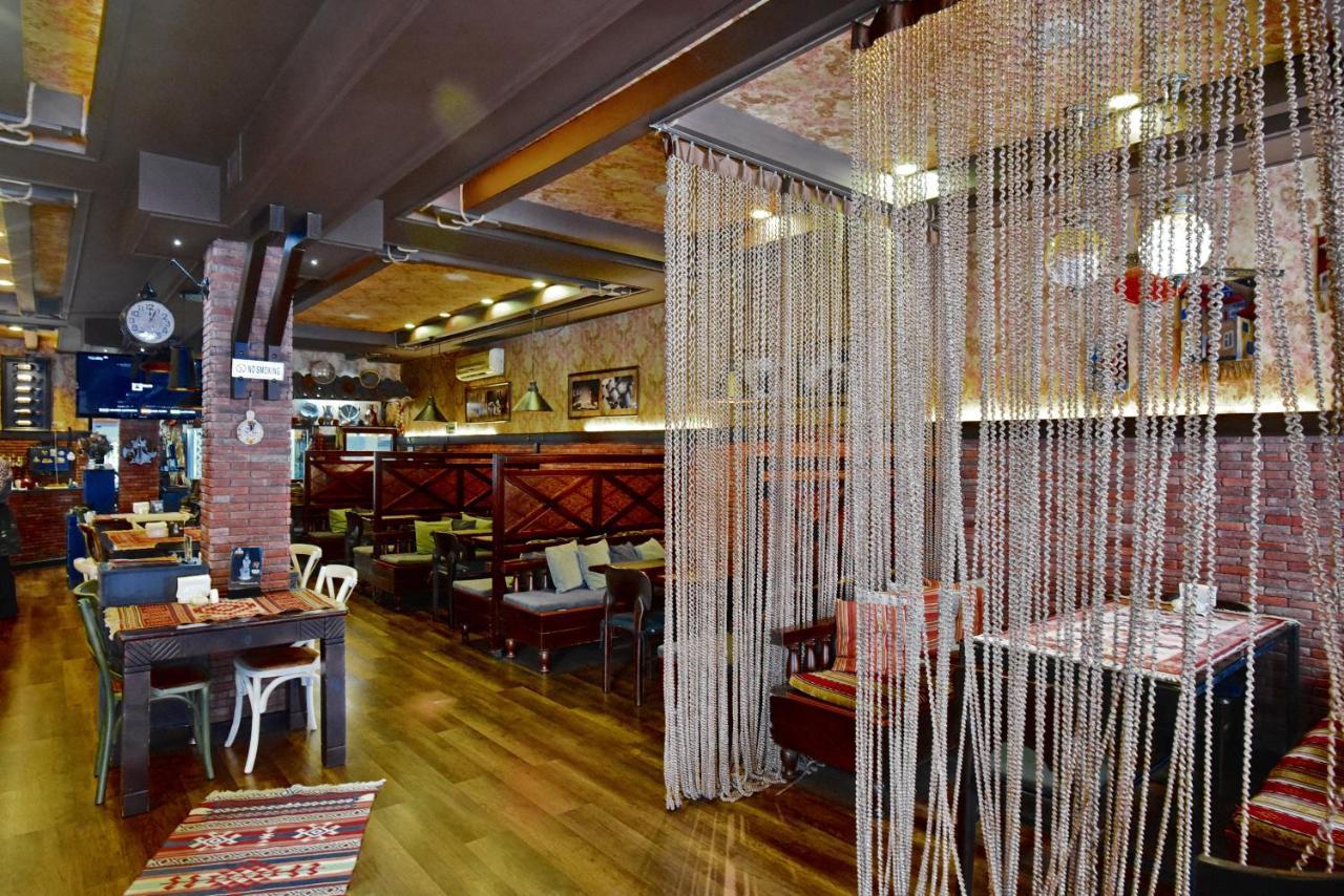 Antika Hotel บาทูมิ ภายนอก รูปภาพ