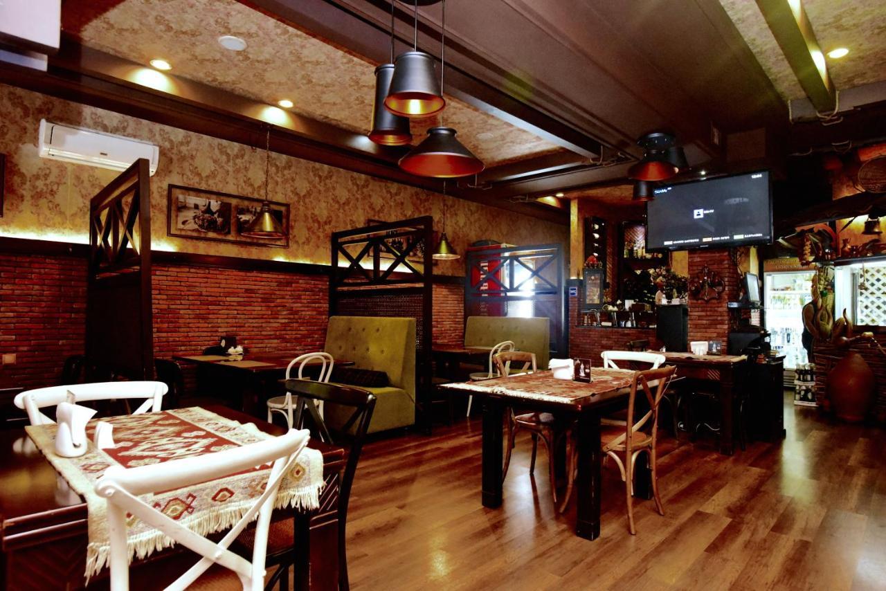 Antika Hotel บาทูมิ ภายนอก รูปภาพ