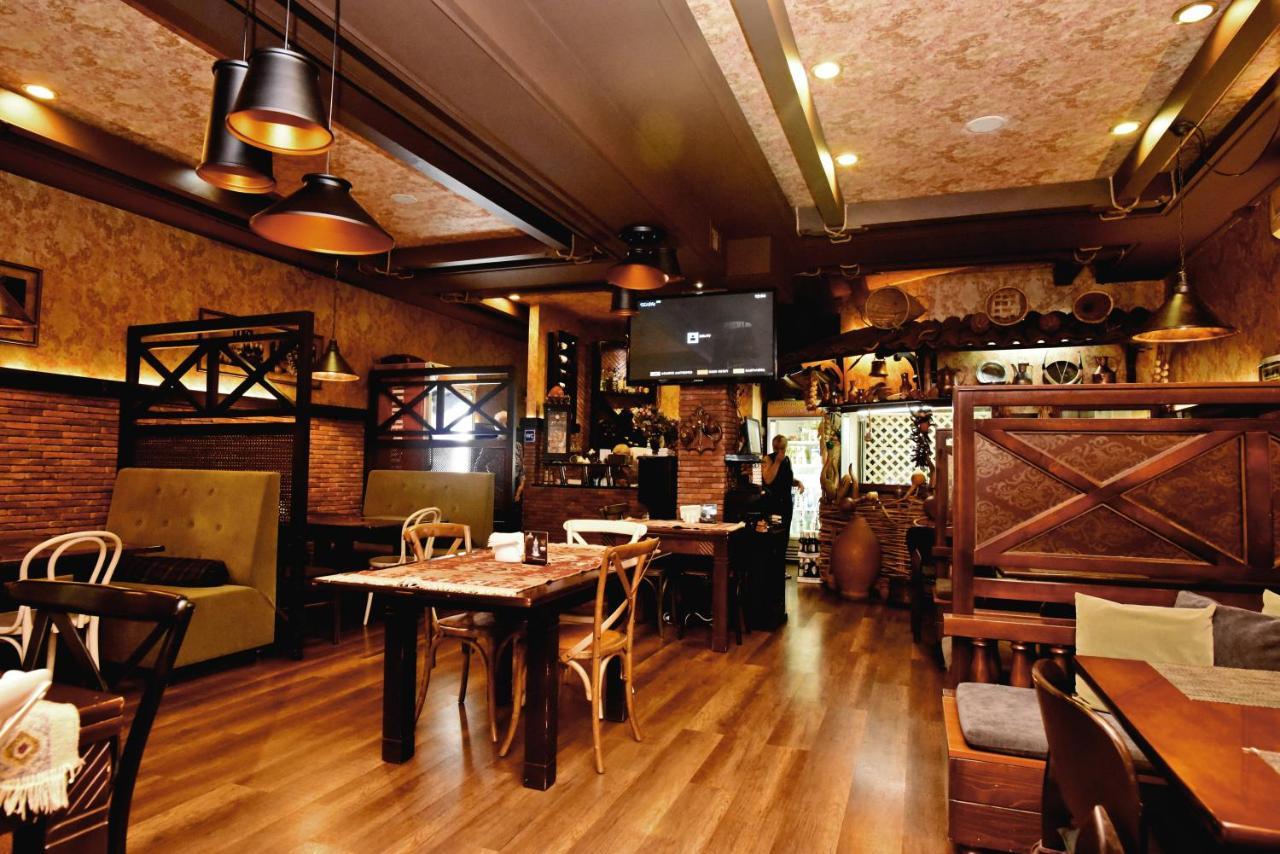Antika Hotel บาทูมิ ภายนอก รูปภาพ