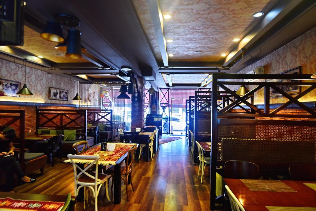 Antika Hotel บาทูมิ ภายนอก รูปภาพ