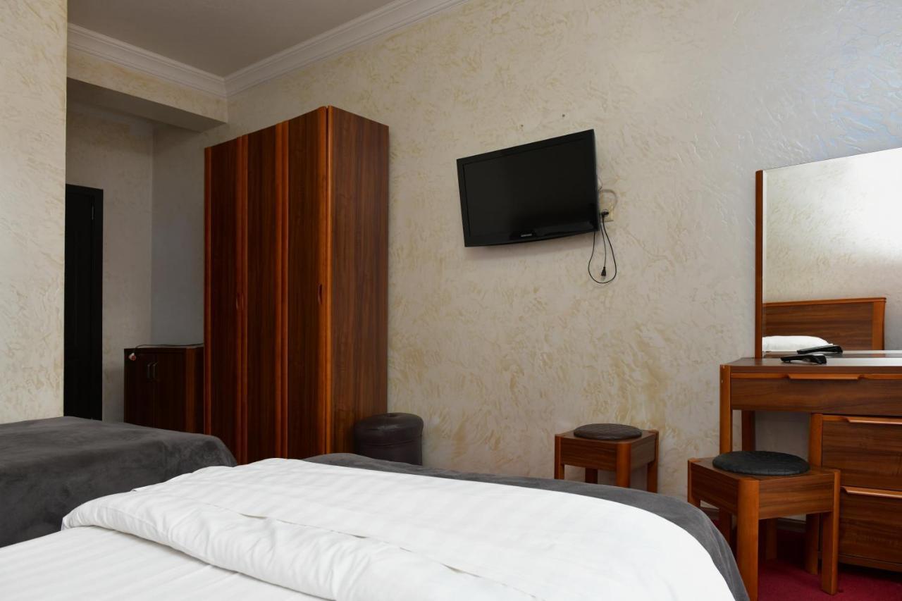 Antika Hotel บาทูมิ ภายนอก รูปภาพ
