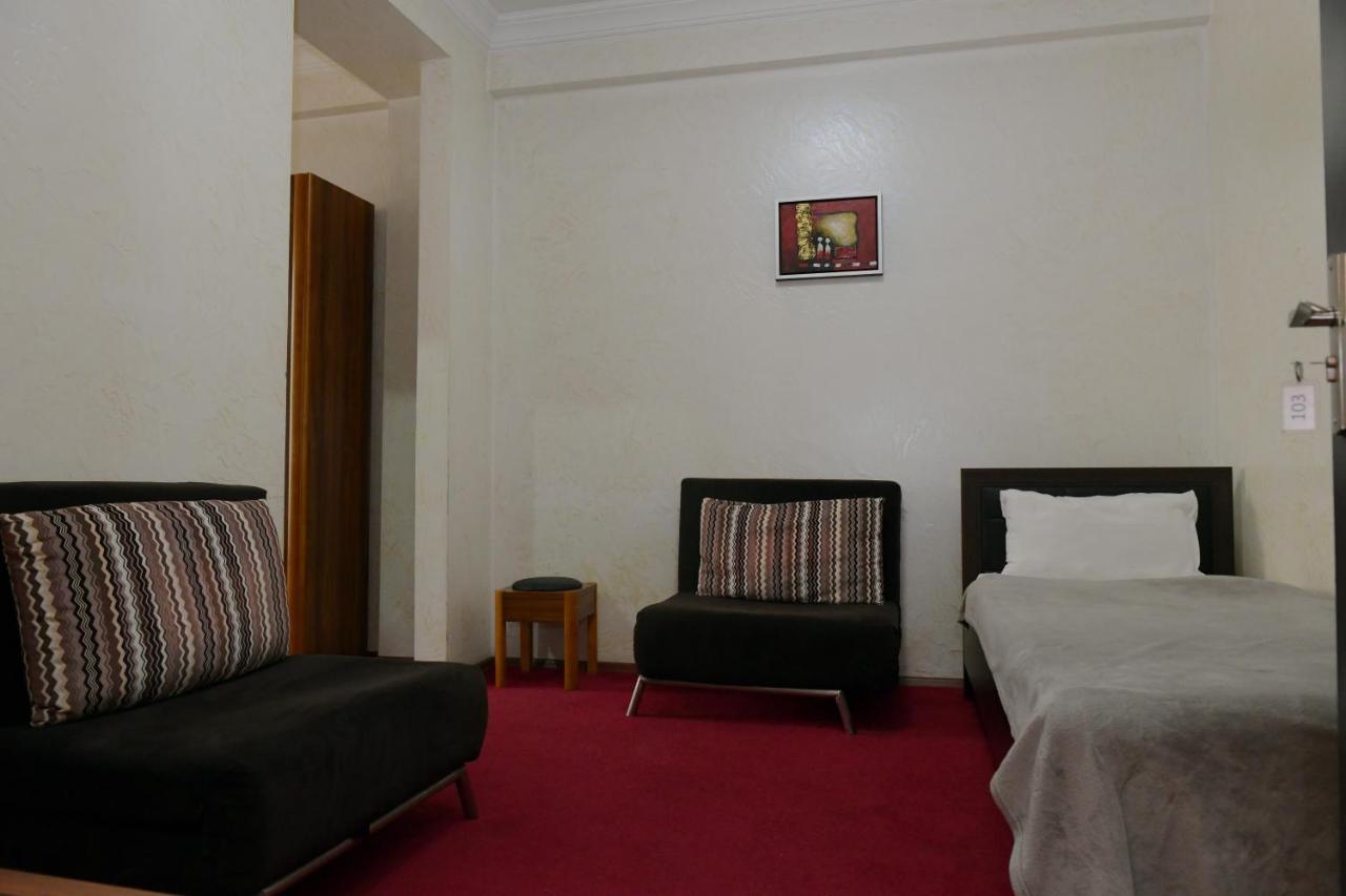 Antika Hotel บาทูมิ ภายนอก รูปภาพ