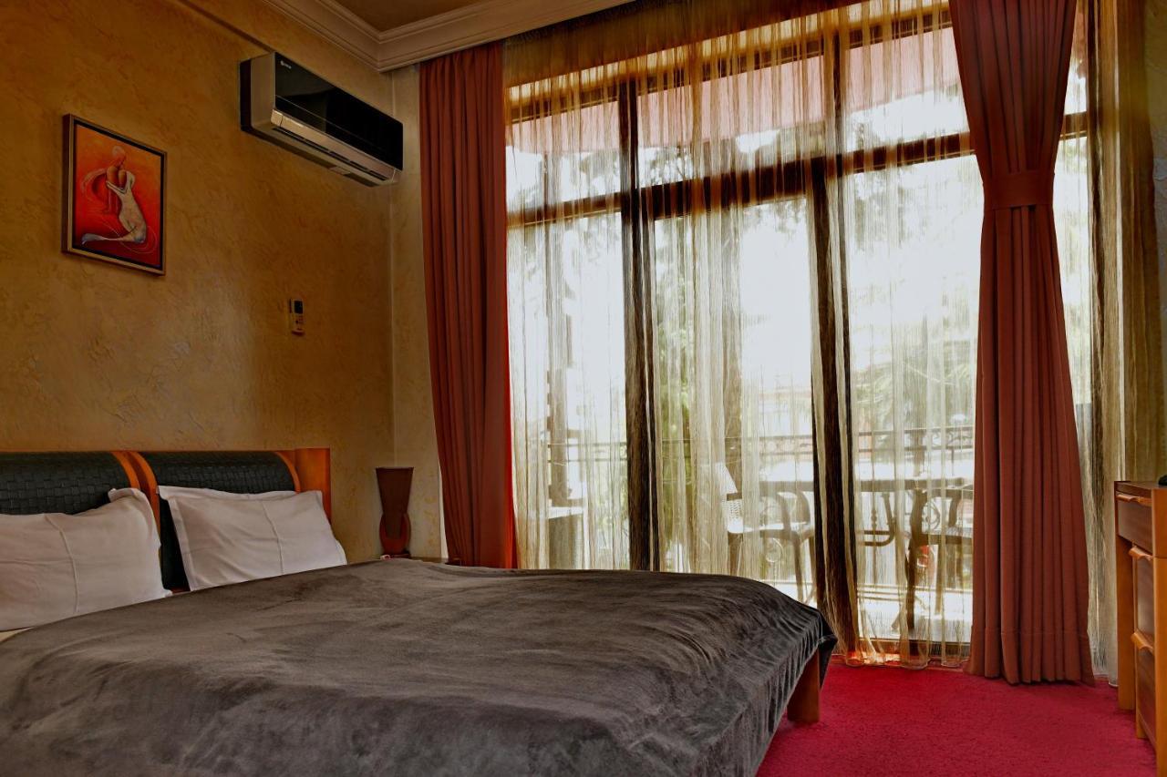 Antika Hotel บาทูมิ ภายนอก รูปภาพ
